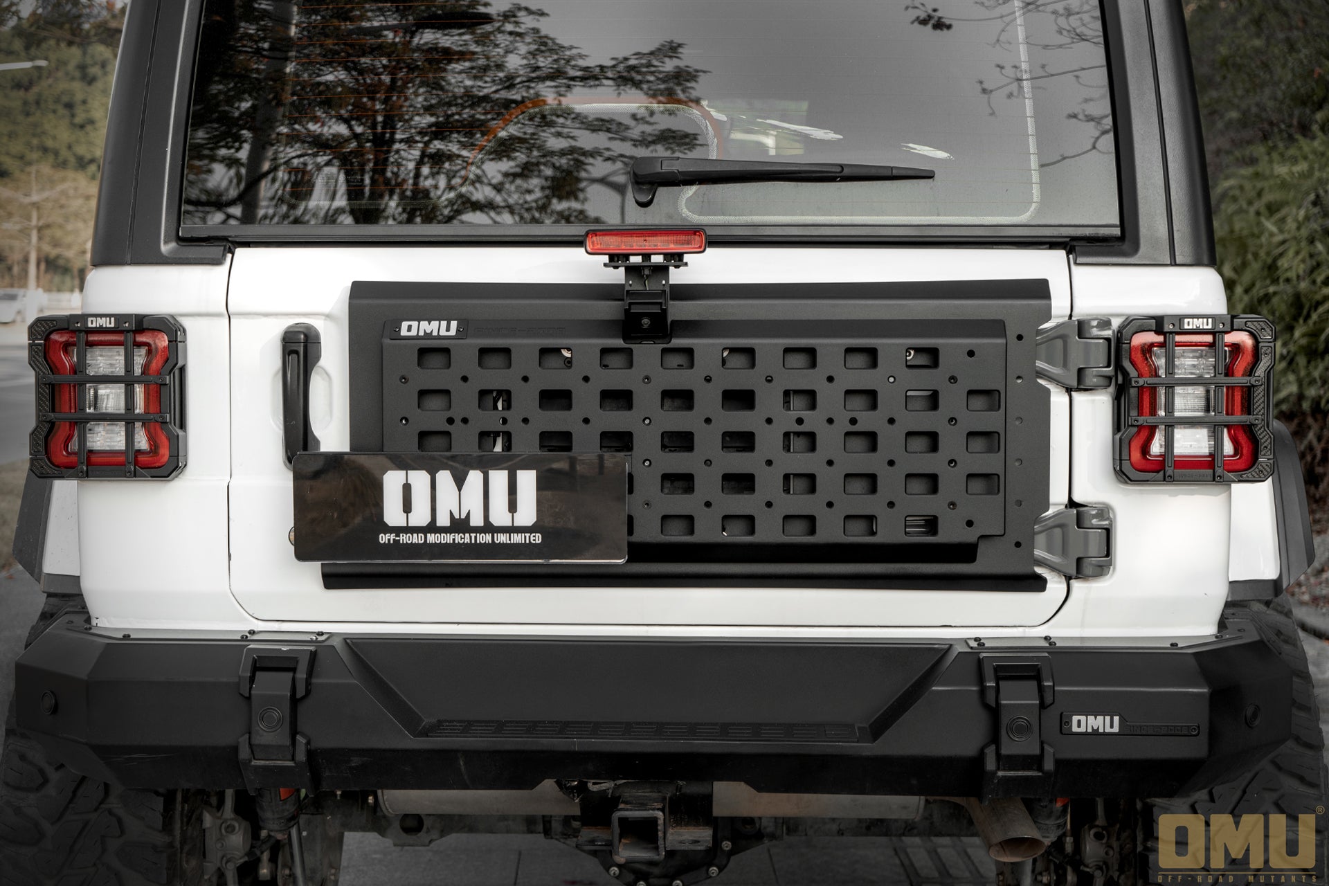 OMU Genesis Series Multi-Function Tailgate Expansion Panel For