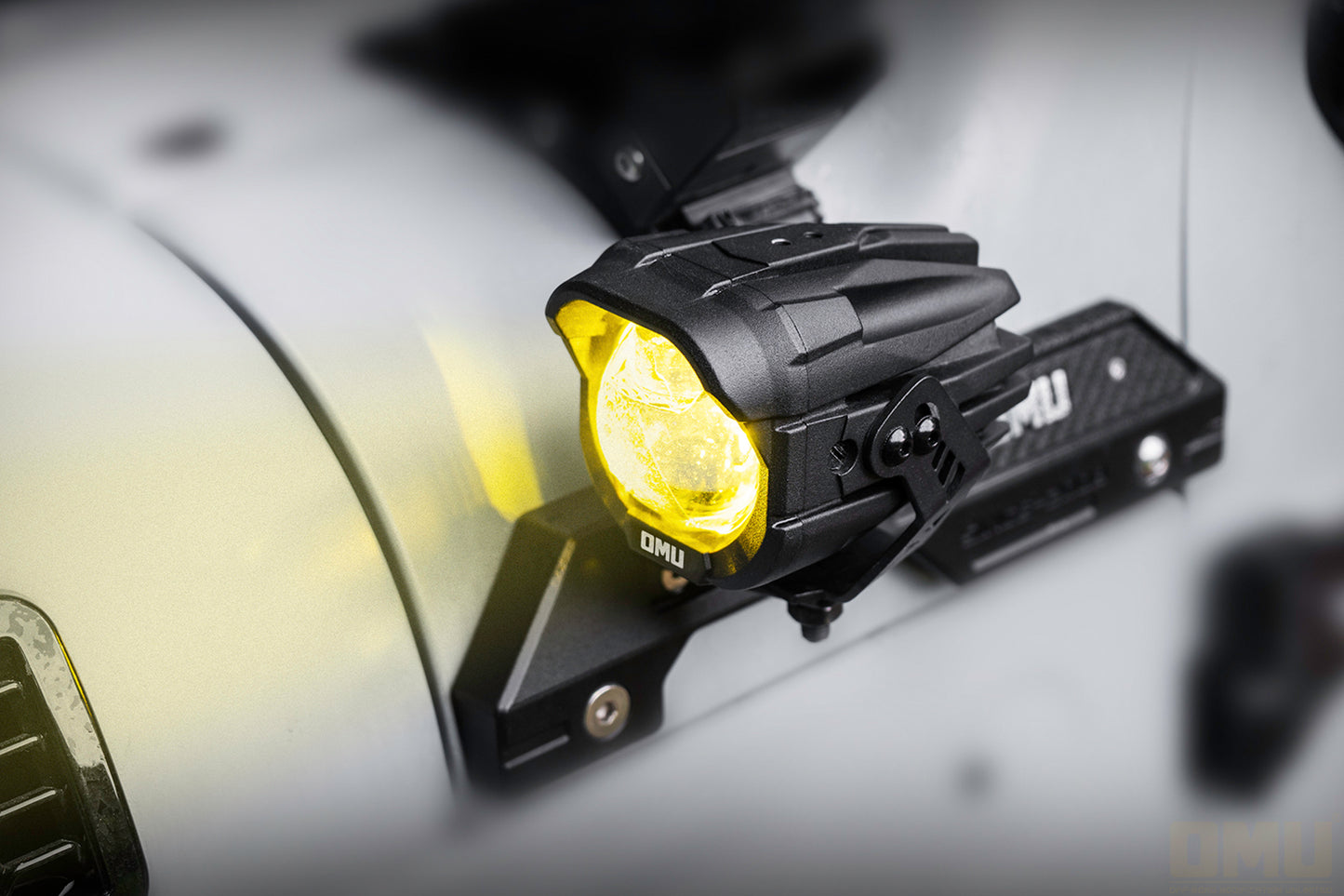 OMU Genesis Series Aluminum High Low Beam Switchable A-Pillar Spotlight For Vehicle Jeep Ford Etc